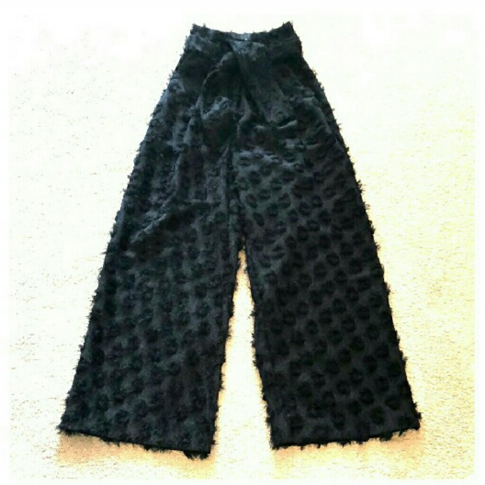 Textured Wide Leg Ankle Length Pants